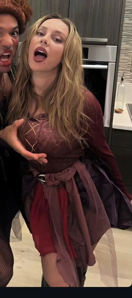 Ester with Sergio MoMo in Los Angeles for Halloween | Instagram post 31/10