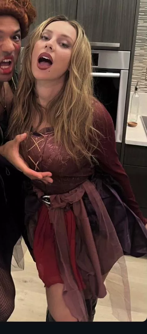 Ester with Sergio MoMo in Los Angeles for Halloween | Instagram post 31/10