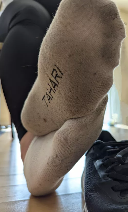 [F] Need a little sock licker to clean my sweaty post workout socks! 