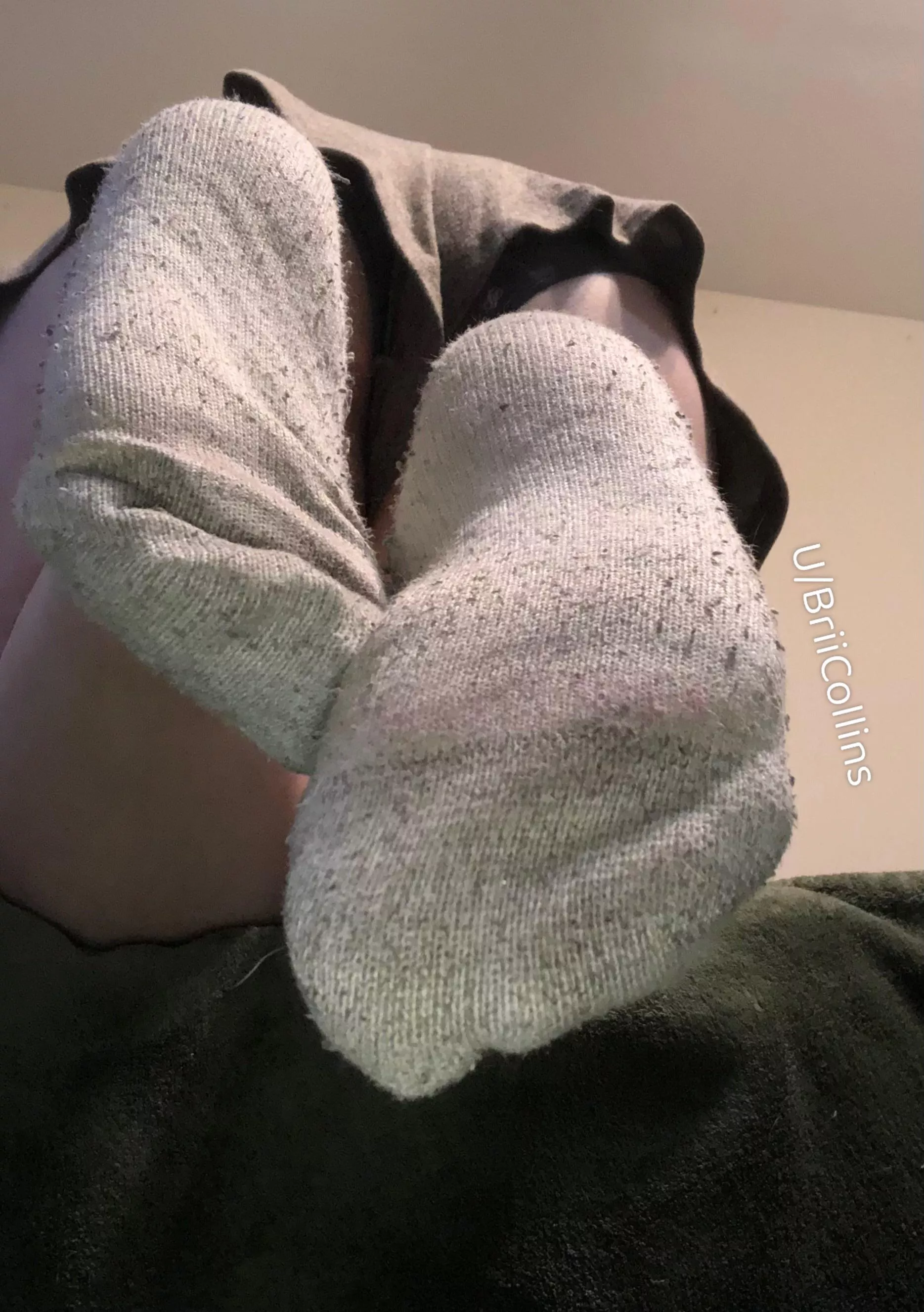 [F]Do me a favor and sniff my socks 🤧