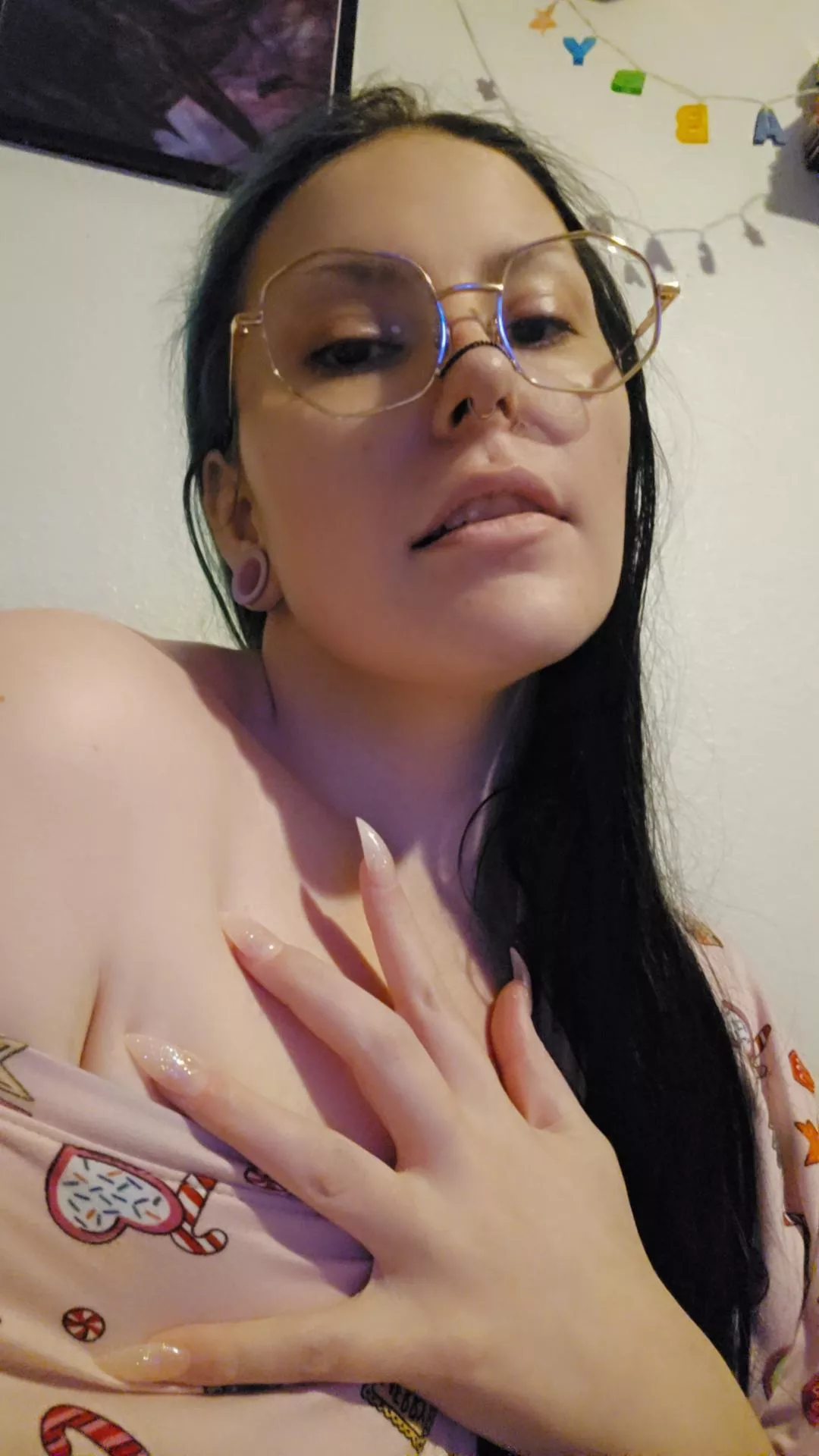 Gabby here, selling vials, worn panties and socks, watersports, edibles and more. Menu pinned in profile. Kink friendly. 