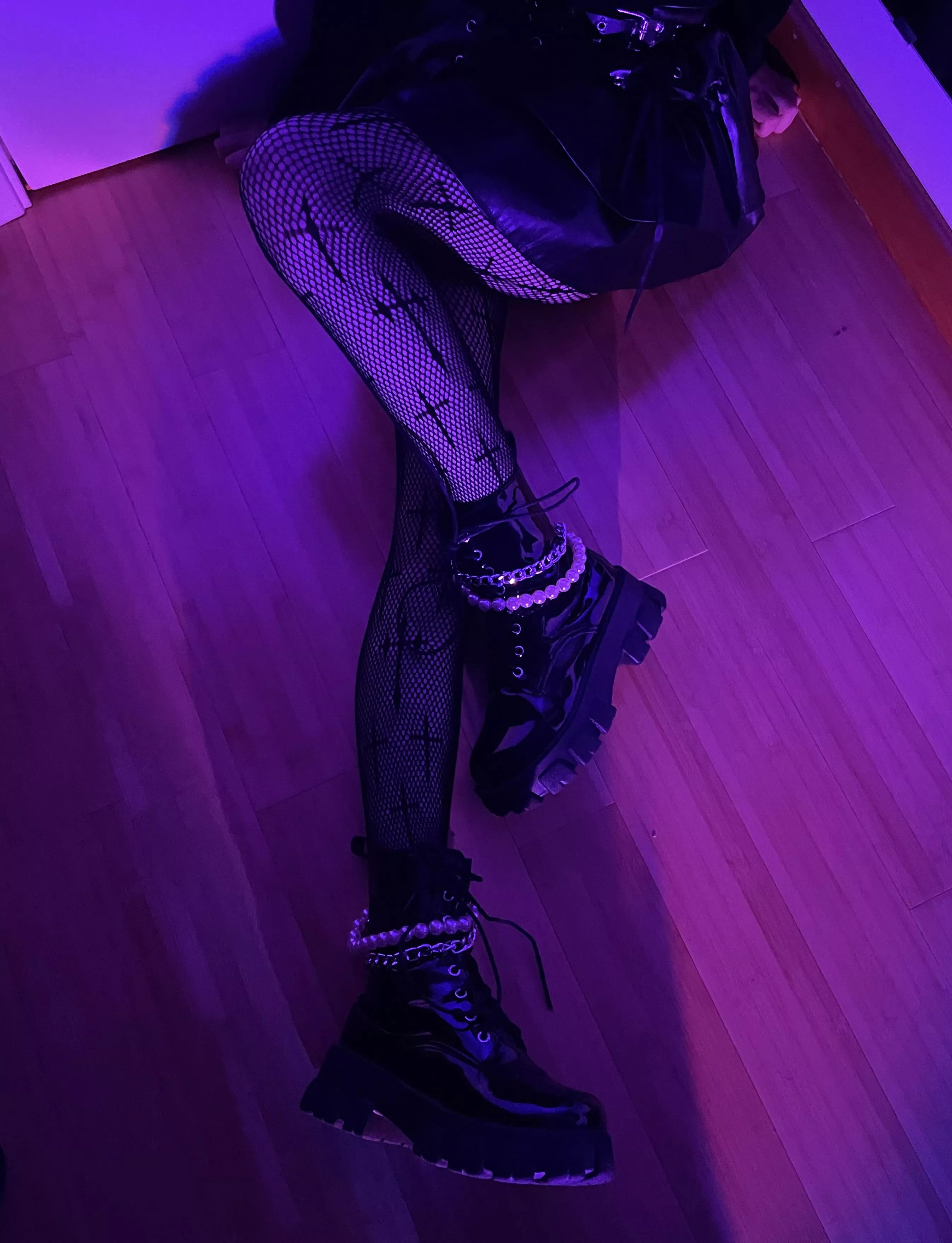 Lick them clean, hoe. Each minute it takes you until you see your reflection in My boots is $100 ★彡