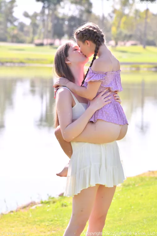 Mira & Olivia - Feel The Connection