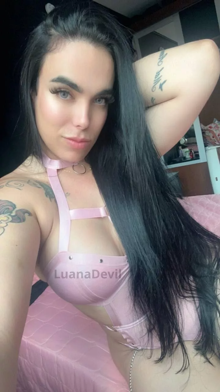 my eyes are up here… 😇