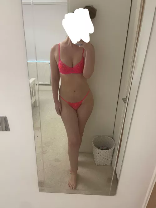 Neon pink 🌸💓.. just something I wear every day. 