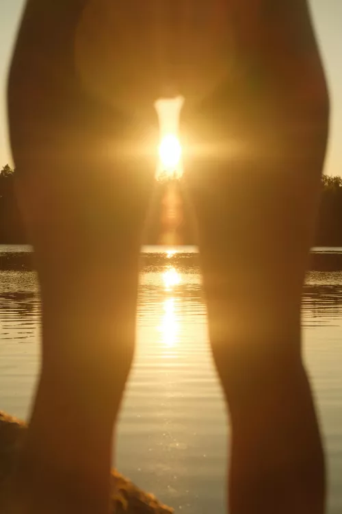 The light shines thru