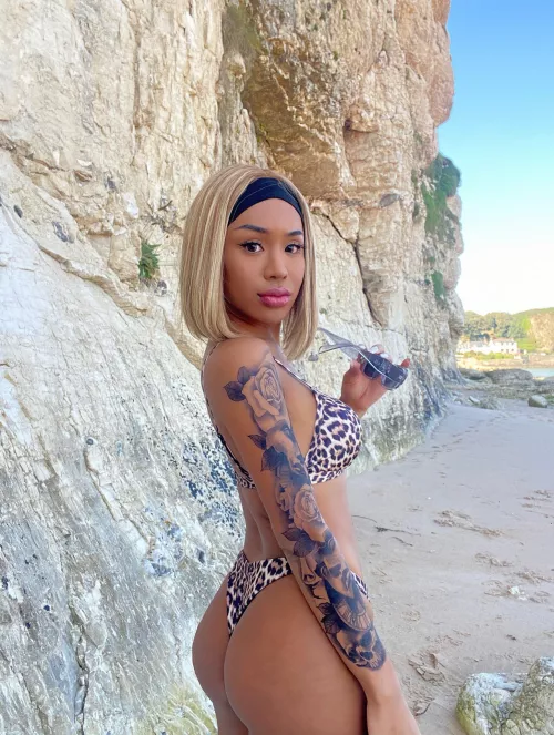 Would you bring me back to your place if we crossed paths at a bar? 😘