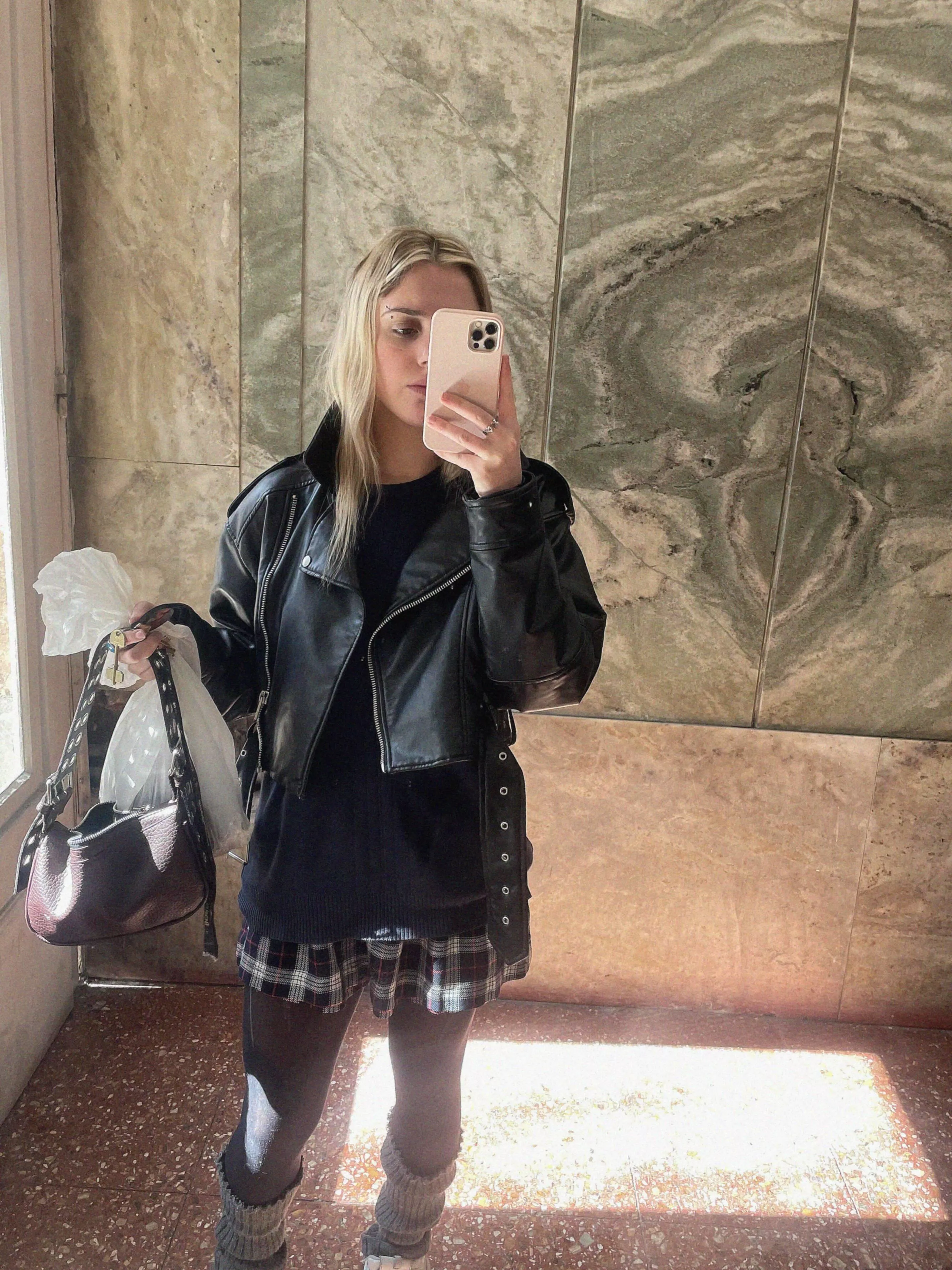 18F Tired of college boys, tryna have a real connection.