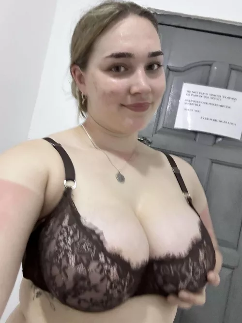 19 F4M Need some sweet revenge on my cheating ex. If you've got the big cock that i can squirt on, DM me for some fun