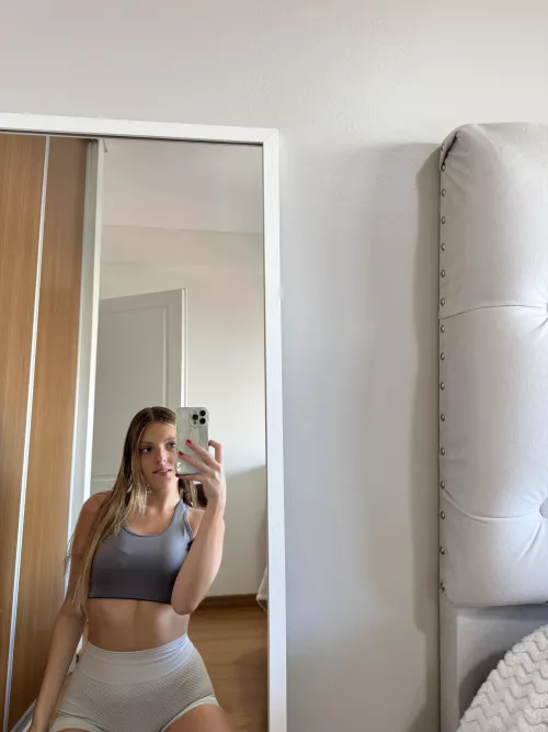 19F, Looking to get filled with hung bull creampies before visiting some of my friends soon! Love to spend a night with you. Hmu