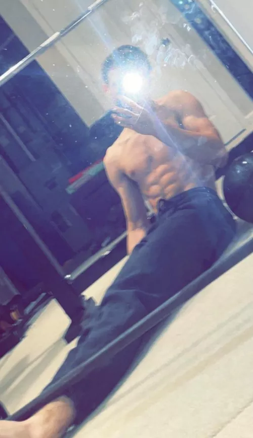 21M white fit looking for milf