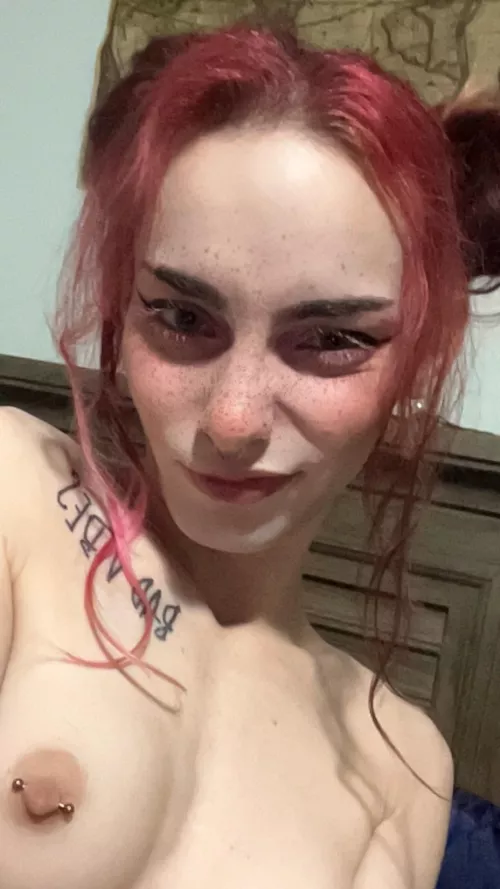 23 yo college girl dm for more