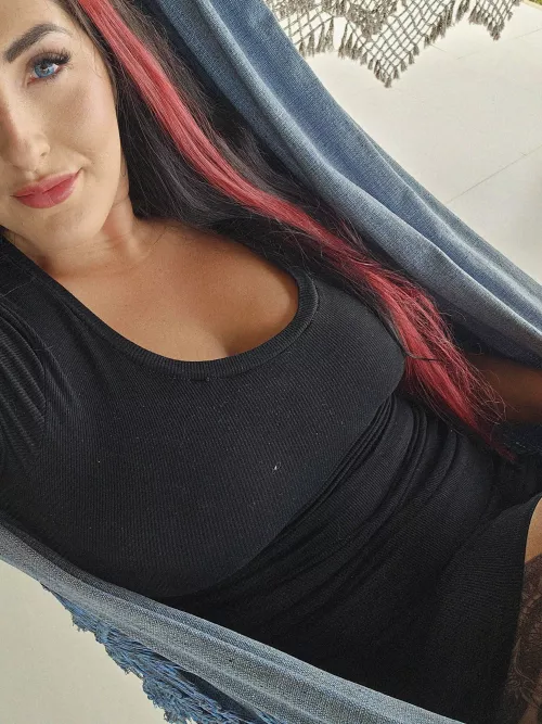 27F nothing on my schedule, im open to hangout if you’re feeling it too 