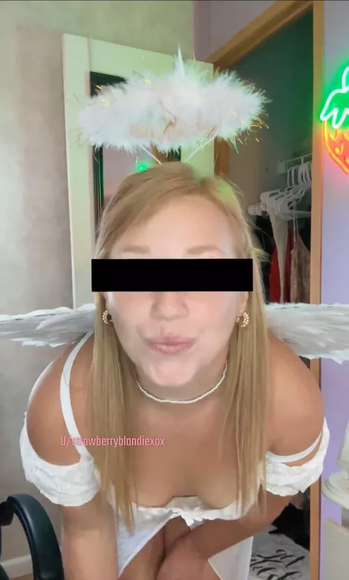 33 year old 🍓 MILF With Mild Cerebral Palsy & Angel Kisses!