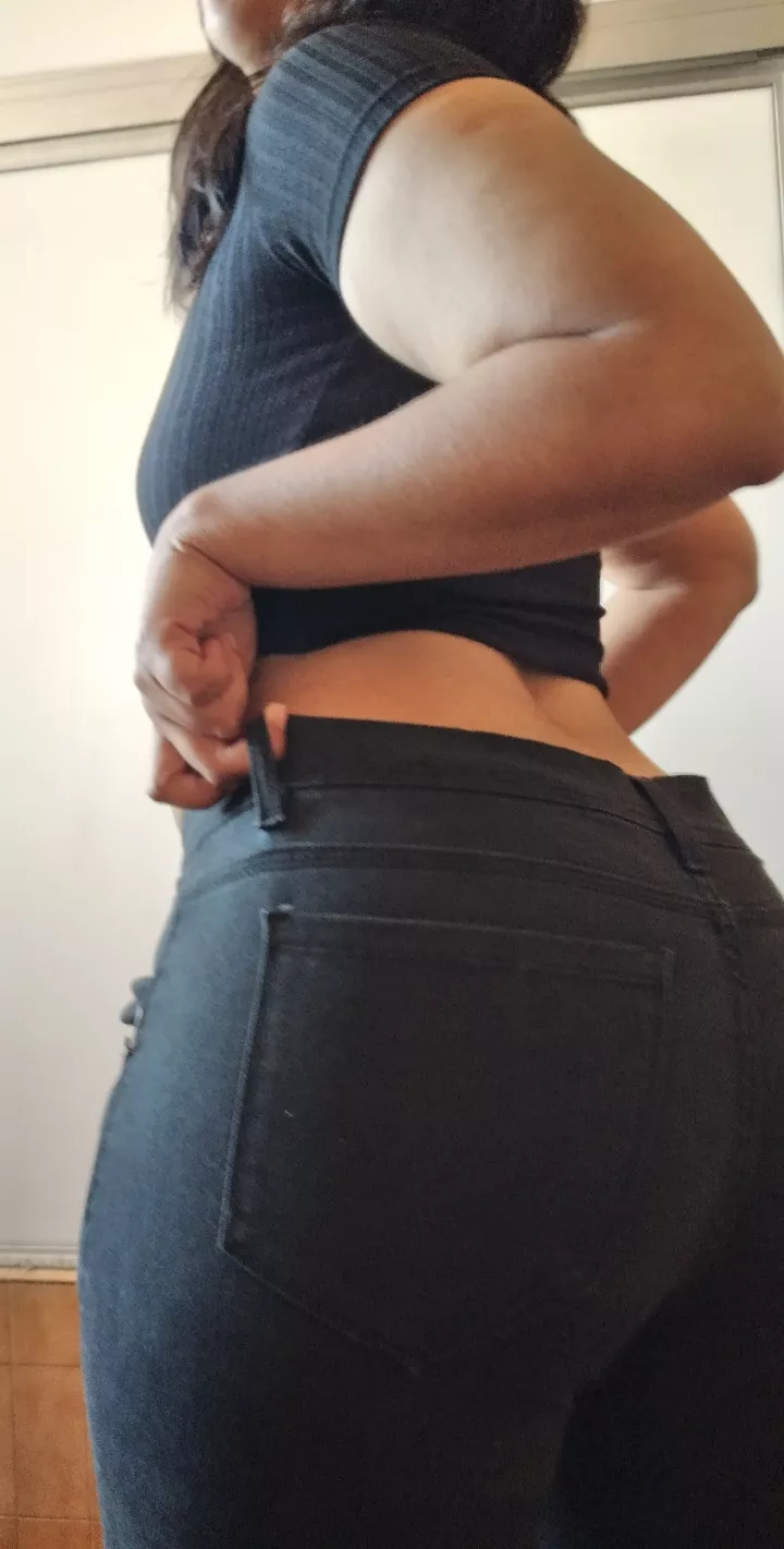 All black for tonight 🖤🎃