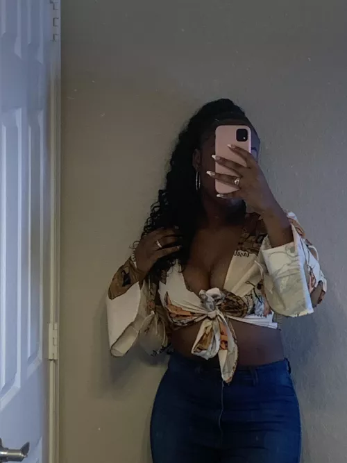 Be a good little bitch and send 🫰🏾🫰🏾. 