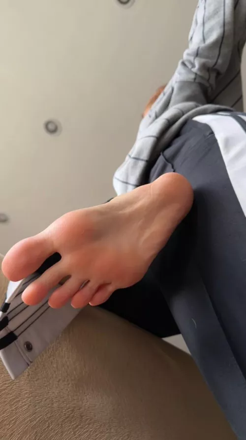 Be careful, I might step on you 🫢