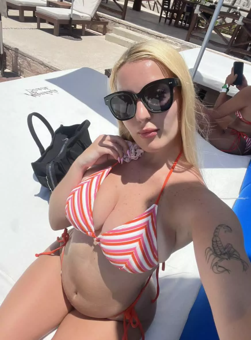 
Can a confident, mature guy show a 19 F what it’s like to feel truly wanted?