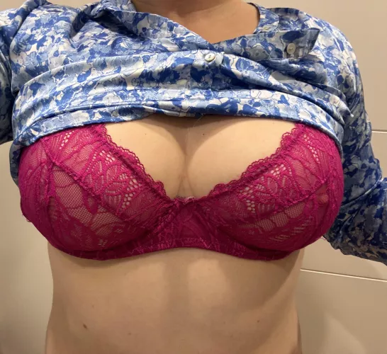 Can anyone help me pull my shirt down?? [f]