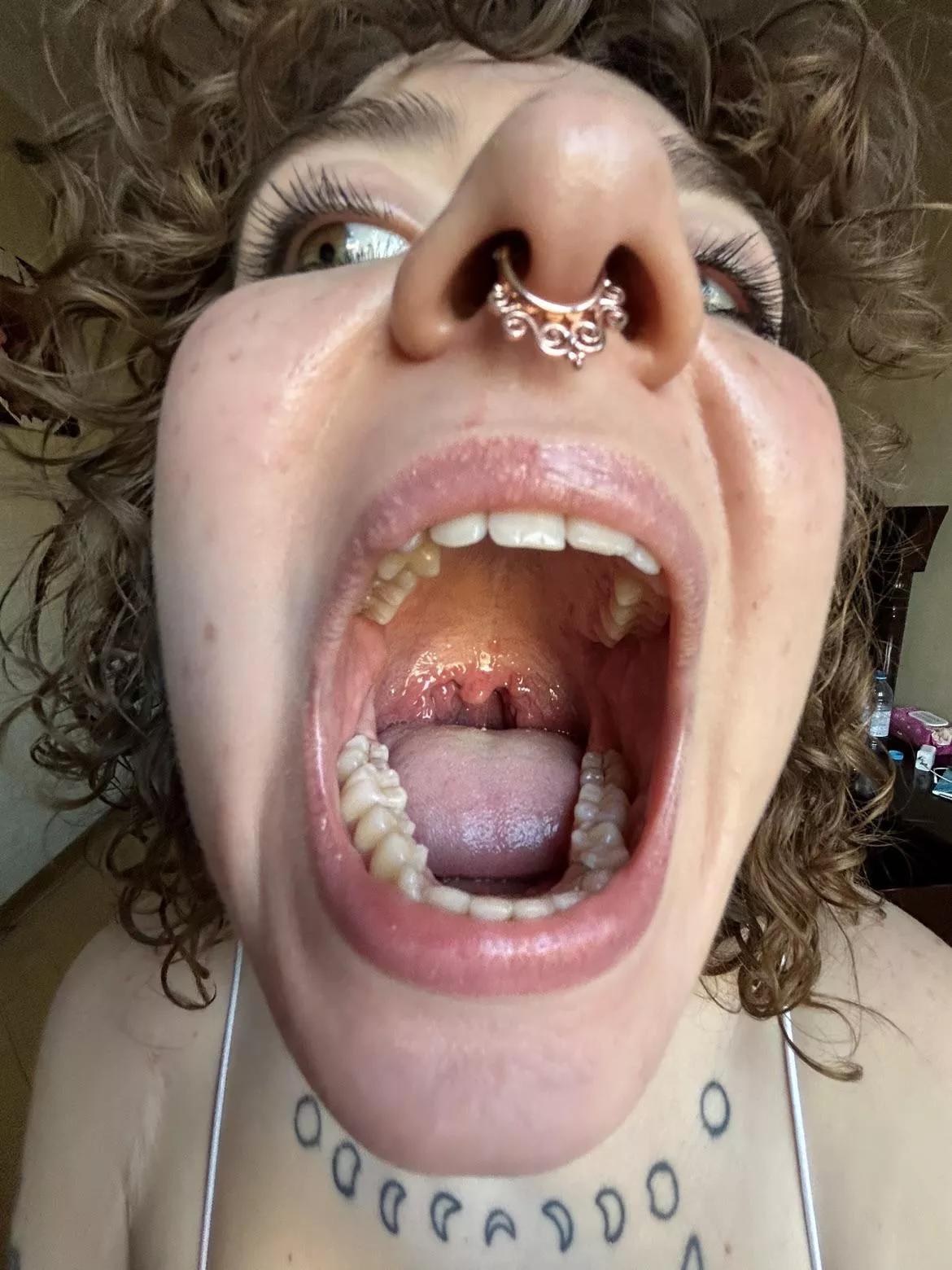 Come a little closer {f}