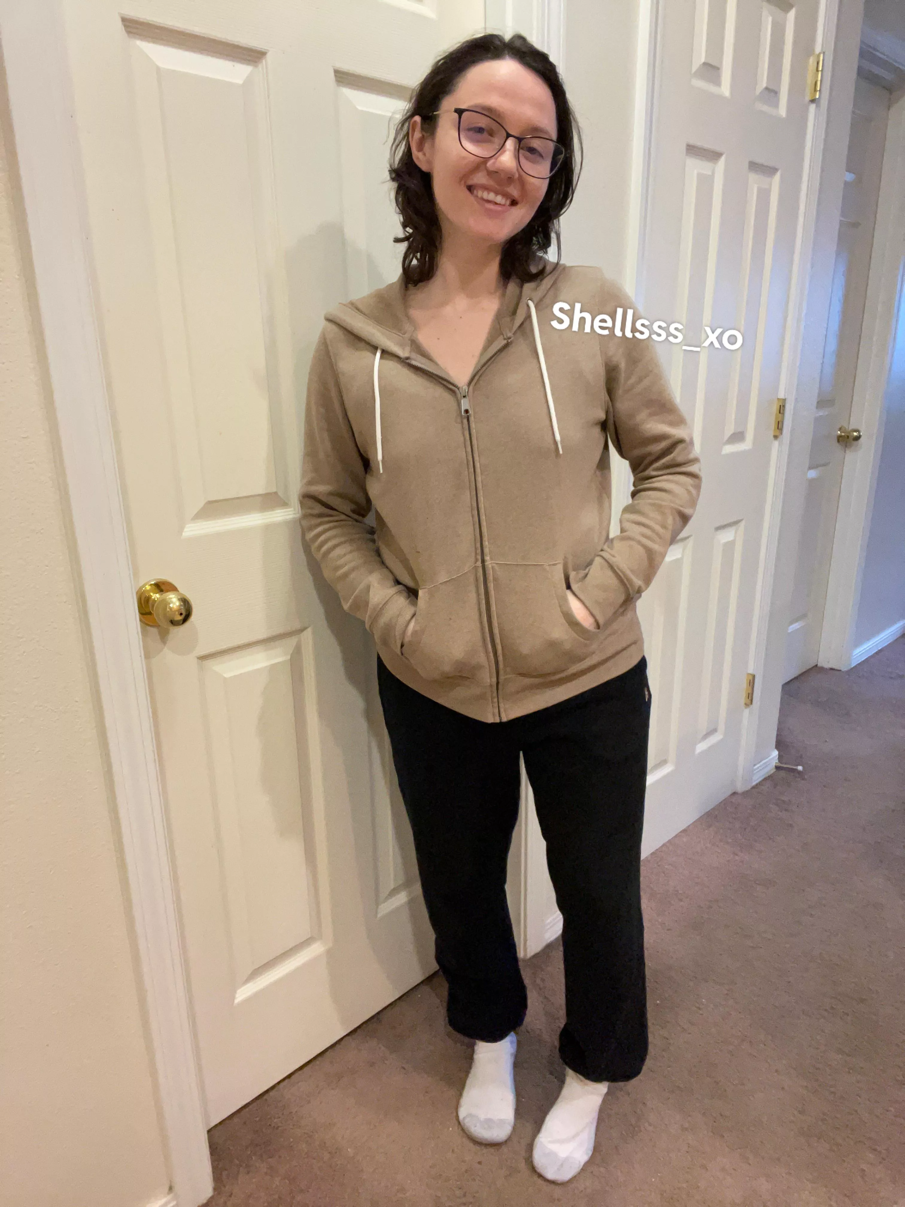 Comfy & Cozy in my black sweatpants 🖤