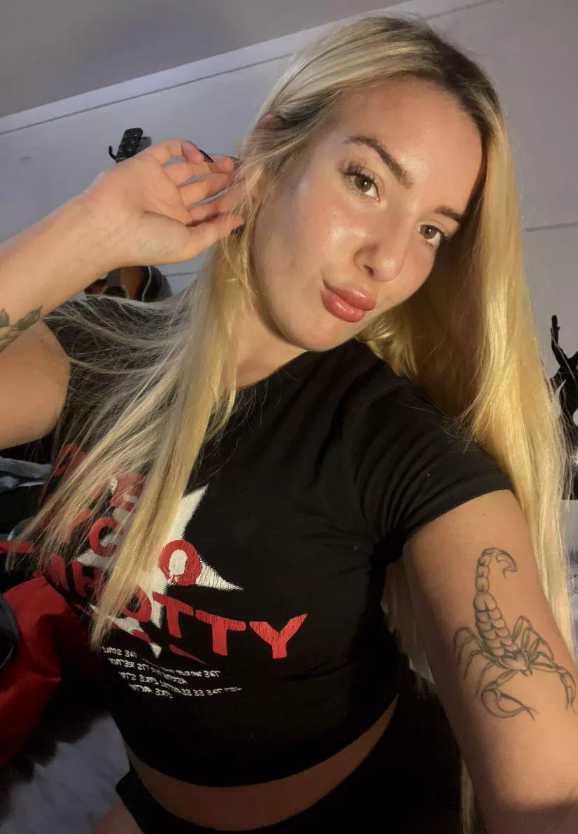 Could a 19 F’s confident, adventurous side make things interesting? 🔥
