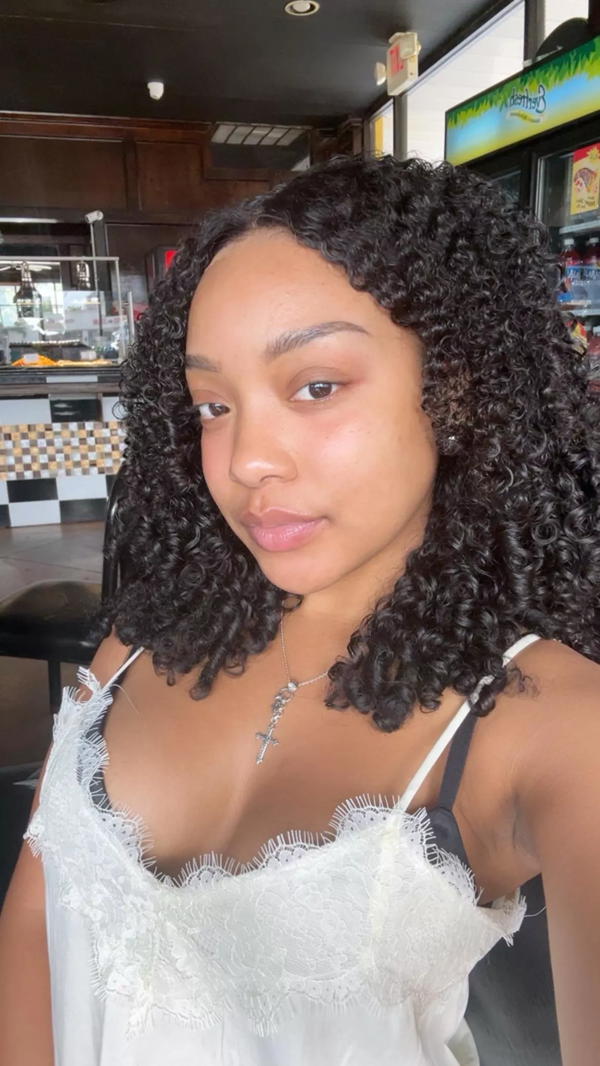 ebony princesses deserve to be served and spoiled by white LOSERS👸🏽