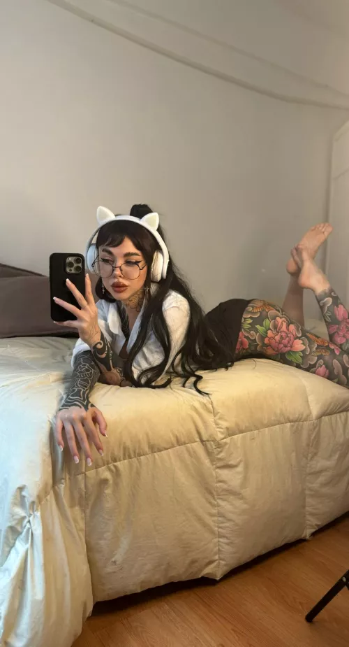 explore my tatted ass with your tongue 