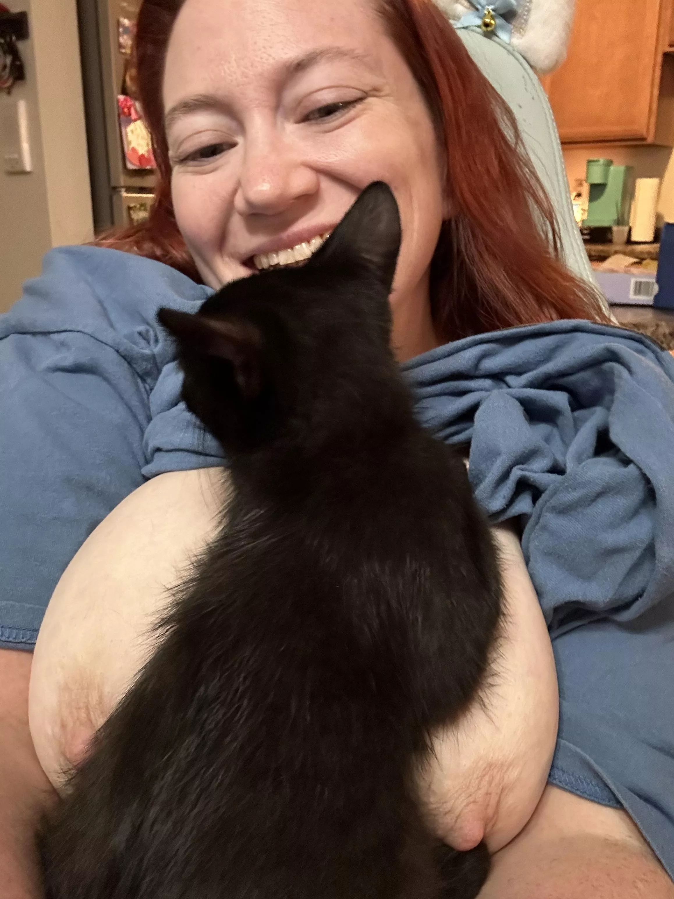 (F) I got a new pussy…. It’s a little hairy though 😁