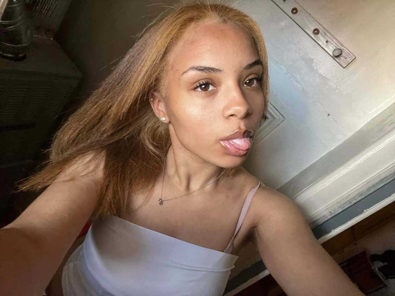 Feeling brutal tonight so if you’re not ready to get bitched by an 18 y/o bratty god, shut up! 