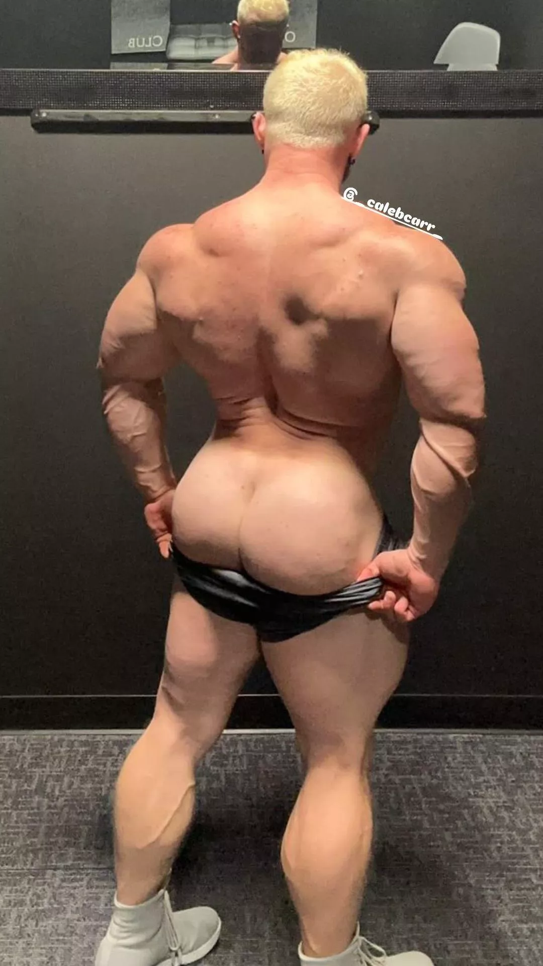 Gay Bodybuilder Caleb Carr 