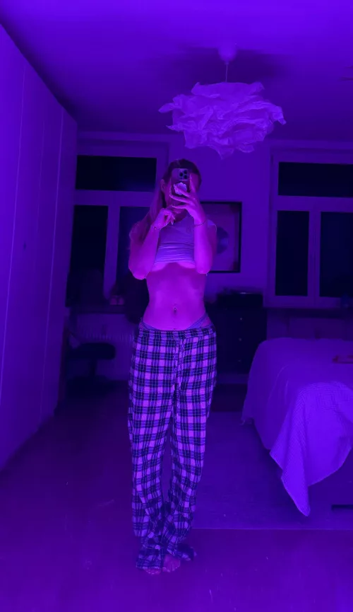 Gleich wieder so ins Homeoffice 😅 Schreib mir, voll langweiliiiig 🥲