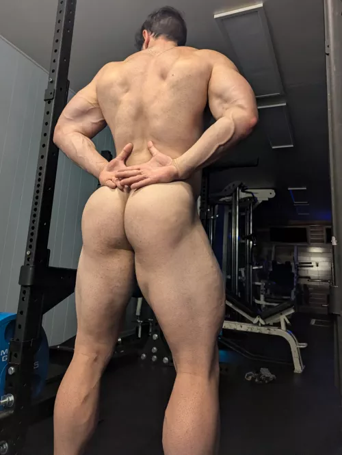 Glutes and a Christmas tree 🎄 