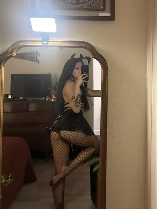 had to hit a quick leg day for my costume ;3