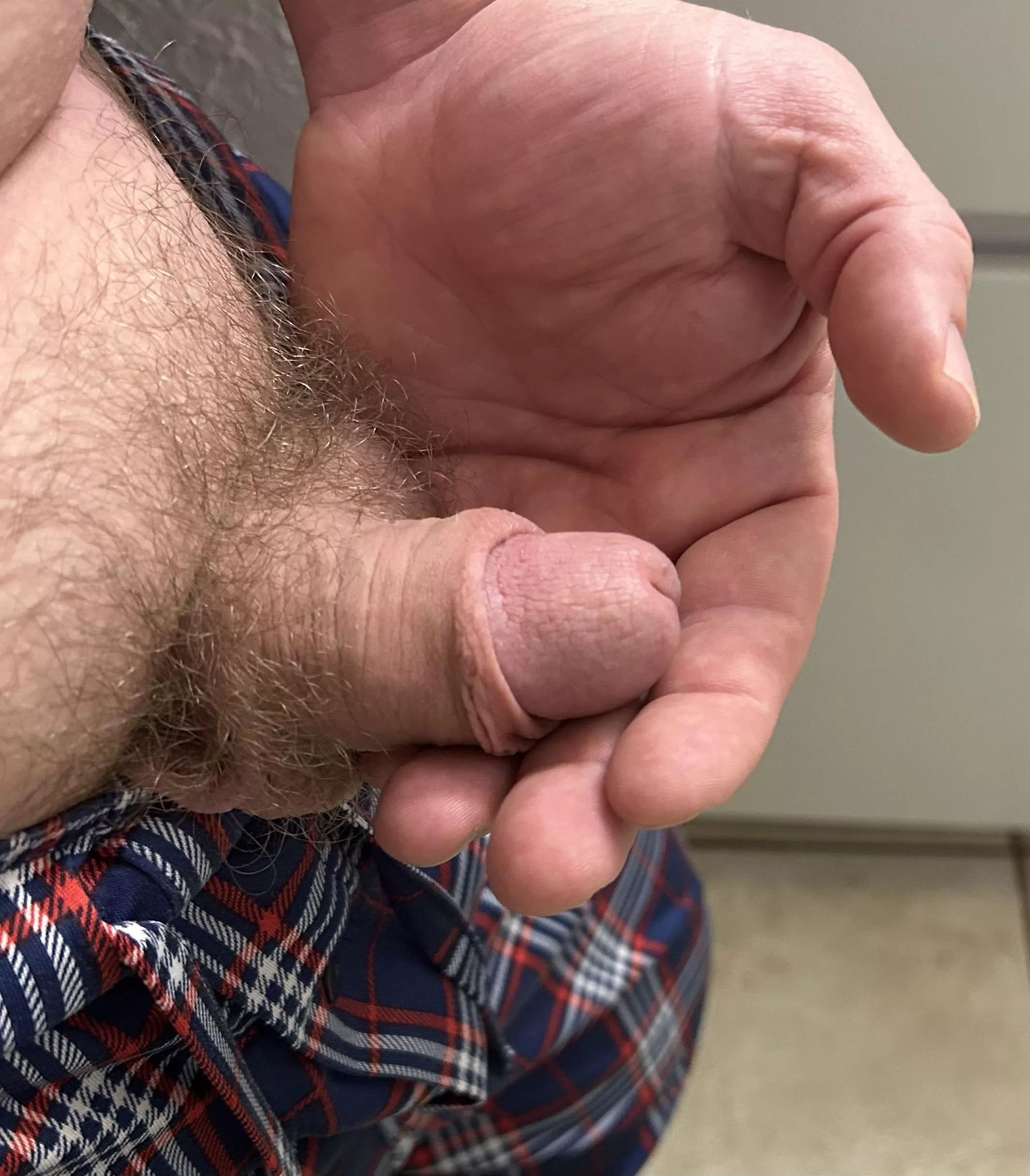 Hands big or dick just little? 