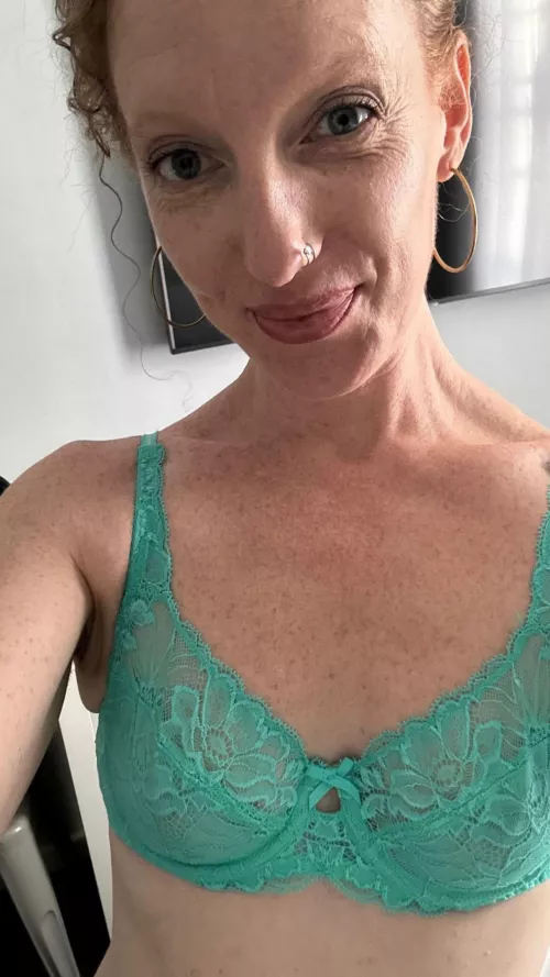 Happy Sunday from this freckled mom