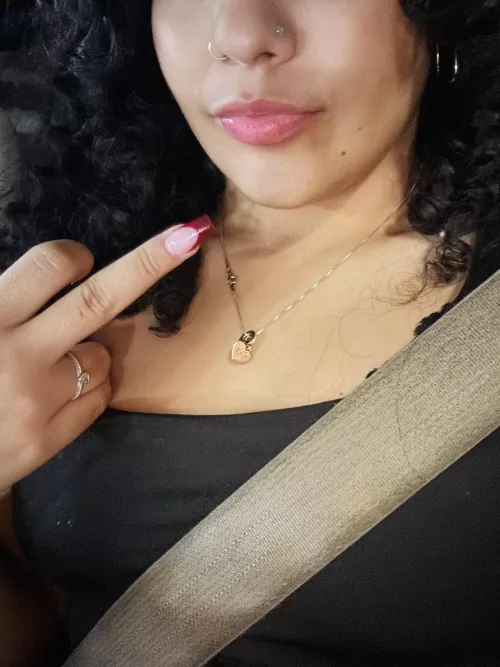 How does it feel knowing a 19 year old college brat can drain your bank account simply just by being pretty?😘 and you simply just sit there and obey. 🖕🏽😈 