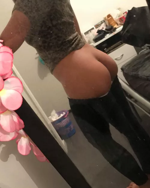 Hubby took the account for a bit but I'm back to help you guys cum with my Thai ass 😅