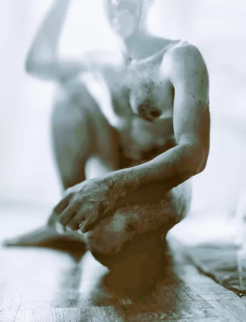 I got a smile and backlighting to offer today. Hopefully it is enough 🖤