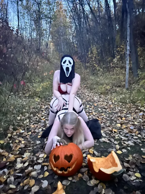 If you know where Burnaby mountain is you can probably find us there again soon for a Christmas photoshoot soon😜