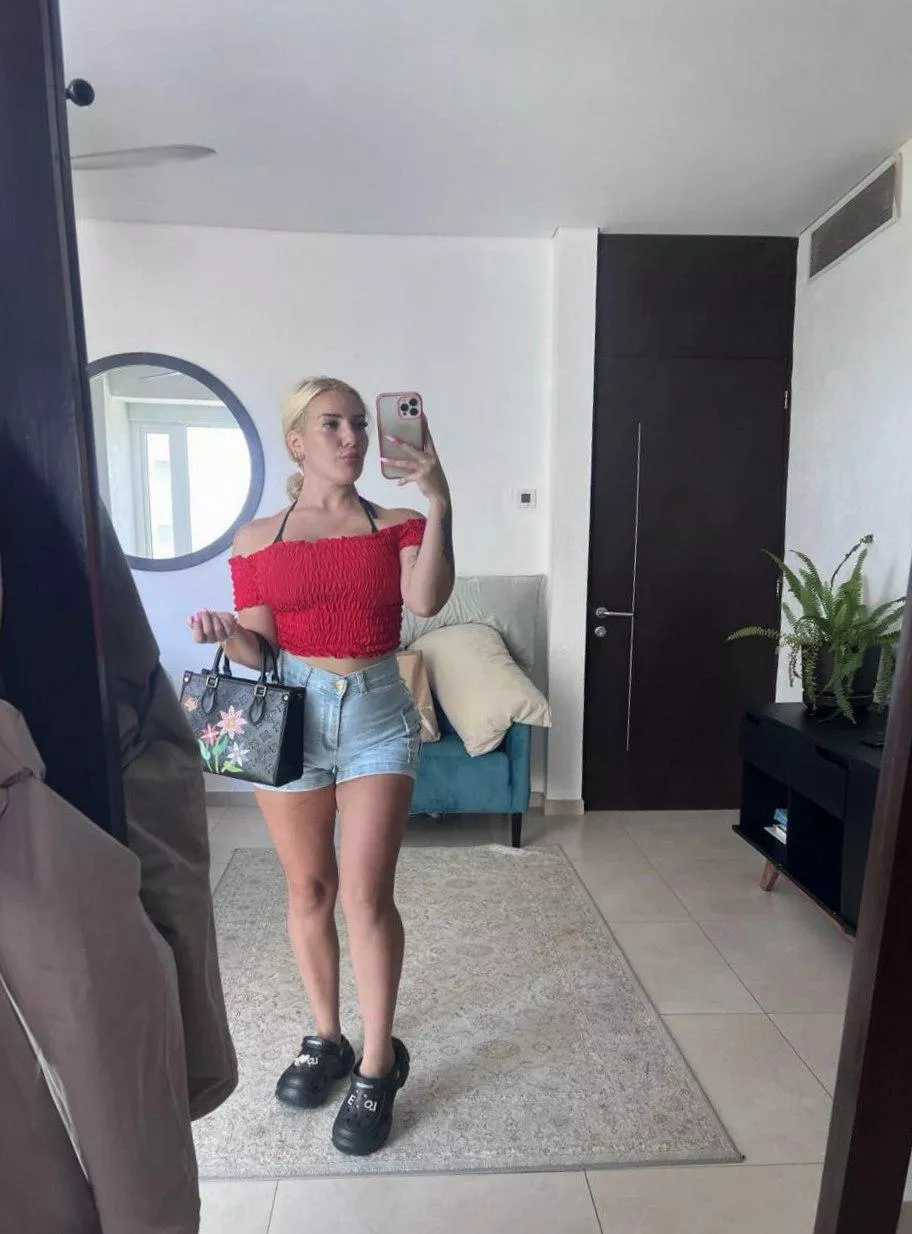 Is a 19 F with a lively personality exactly what you’d enjoy? 🌶️