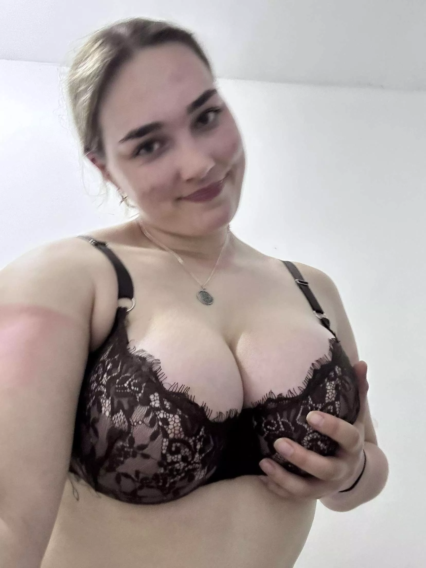 Just found out my boyfriend cheated. Who wants to help me feel better and maybe get some revenge? 