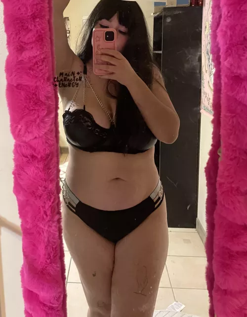 Keep or toss ? On the floor …🤭