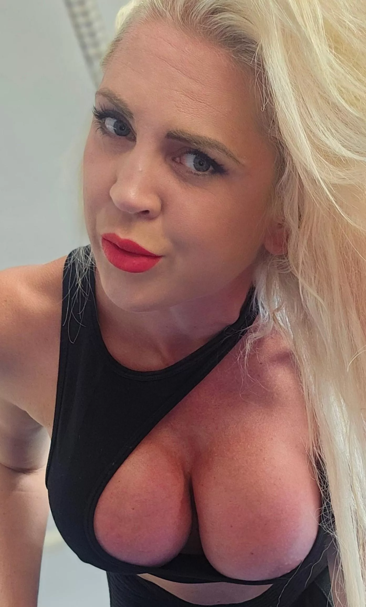 Let’s flip a coin. Head, and I’m yours. Tails, you’re mine.(F60)