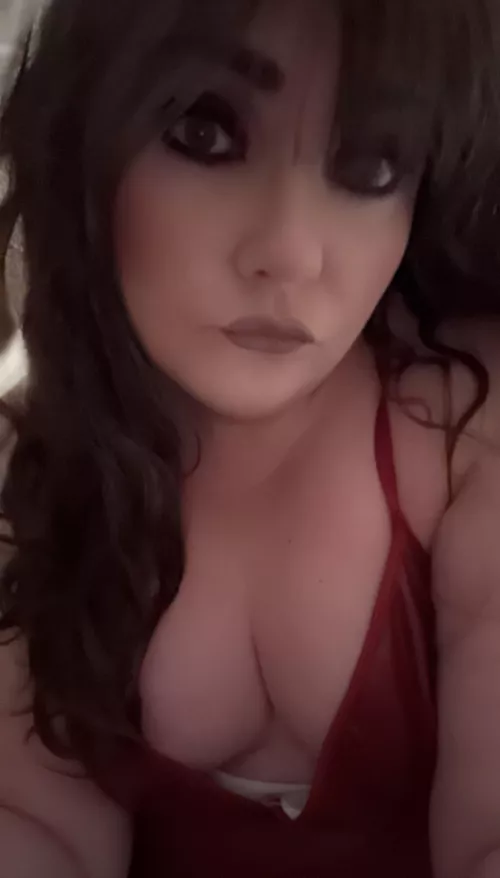 Let’s hear it for our boys in red tonight! Just over here in my red! Let’s go Chiefs!!! ❤️