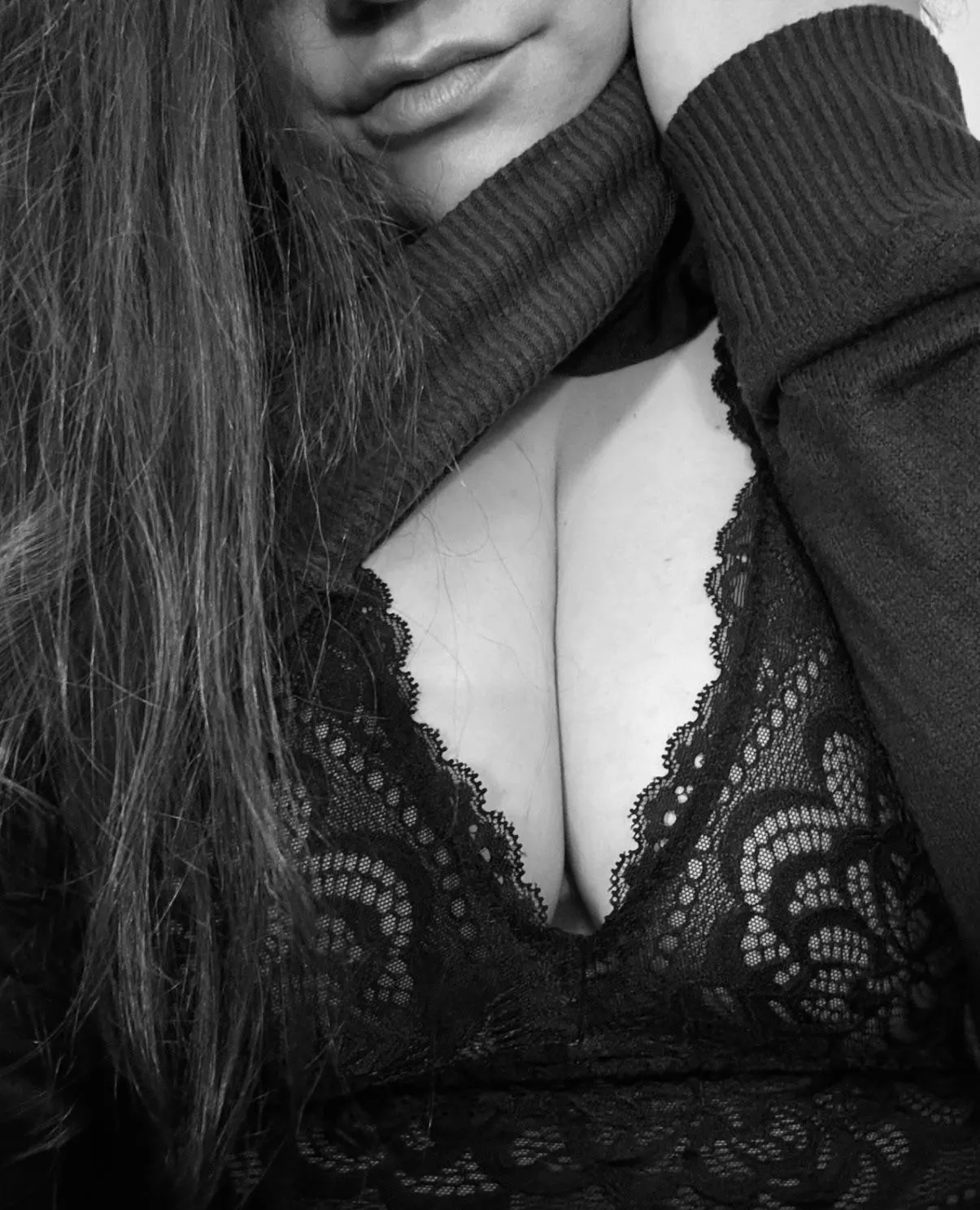 Let’s rewind to a time when this was the sexiest photo I’d ever taken and things were right in the world. 🖤🩶🤍 