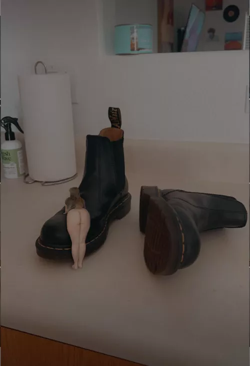 look at how tiny i am next to my docs 😉😉