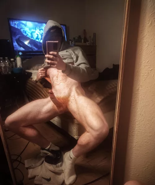 Looking for someone to ride me after my sweaty work out, you hopping on? 