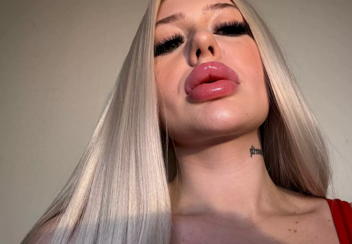 Love my big lips but want to have even bigger