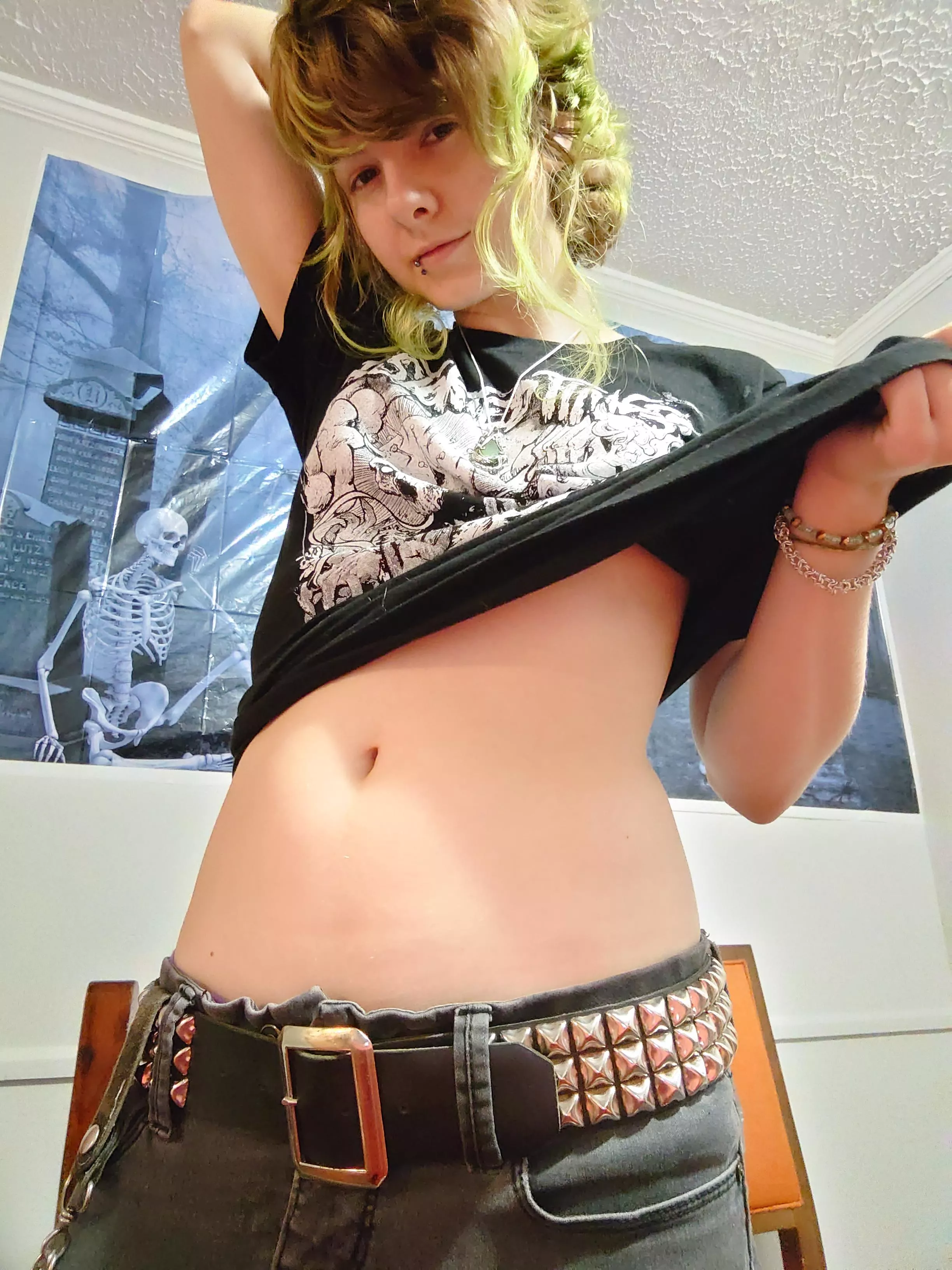 Mondays are for midriffs